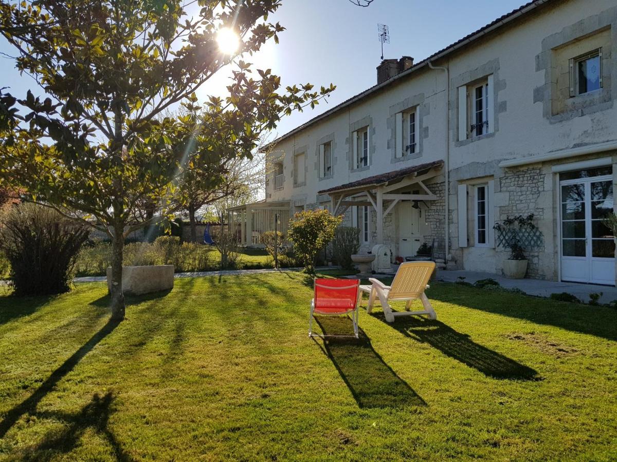 Domaine De Pelouaille - Chambre D'Hotes Saint-Jean-dʼAngély Esterno foto