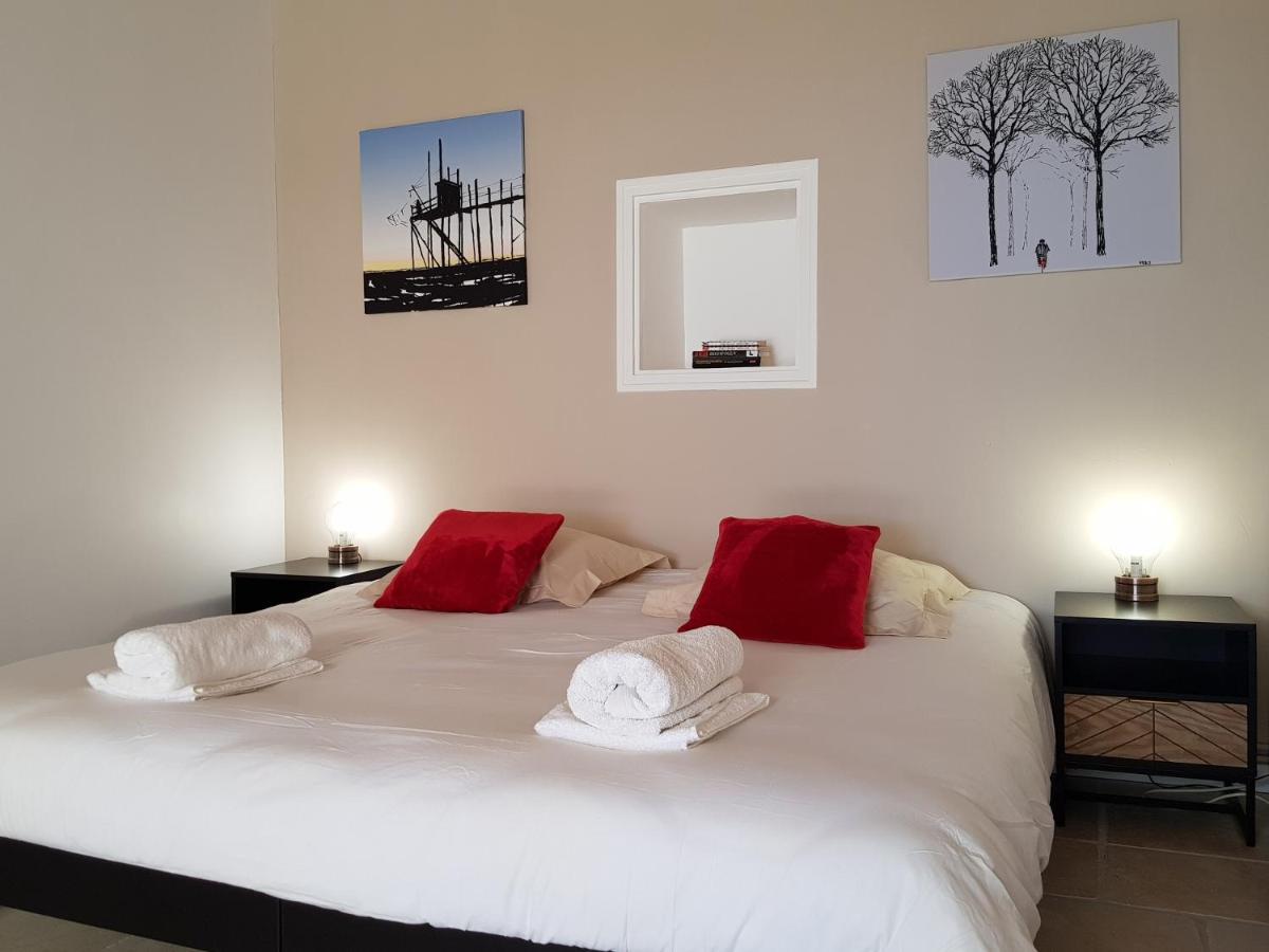 Domaine De Pelouaille - Chambre D'Hotes Saint-Jean-dʼAngély Esterno foto